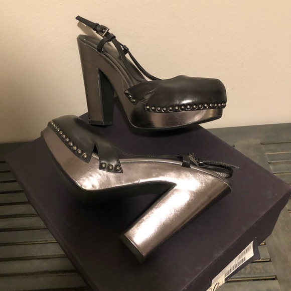 Prada Shoe - Picture 1 of 7